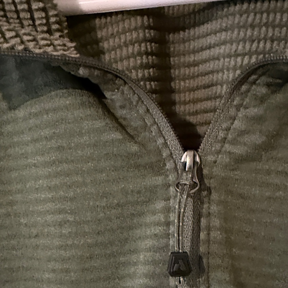 Eddie Bauer Men's Olive Quarter-Zip Jacket - Picture 4 of 8
